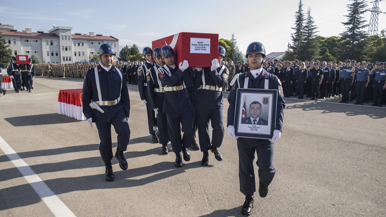 Tunceli'de şehit olan askerler için tören düzenlendi