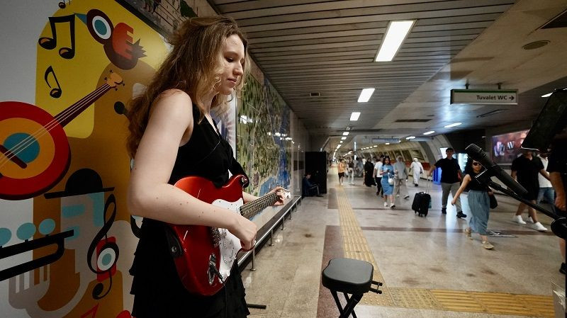 Genç müzisyen Sofie Demi'nin müzik yolculuğu Ukrayna'dan İstanbul sokaklarına uzanıyor - Sayfa 1