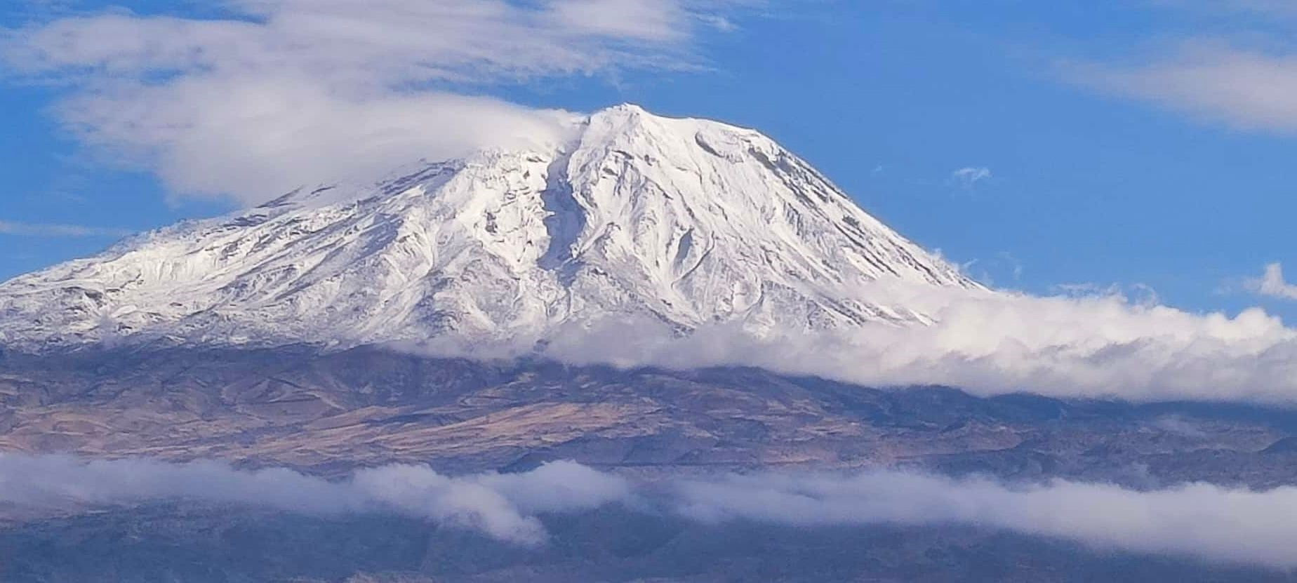 Ağrı Dağı eylülde beyaza büründü! Masalsı görüntü hayran bıraktı