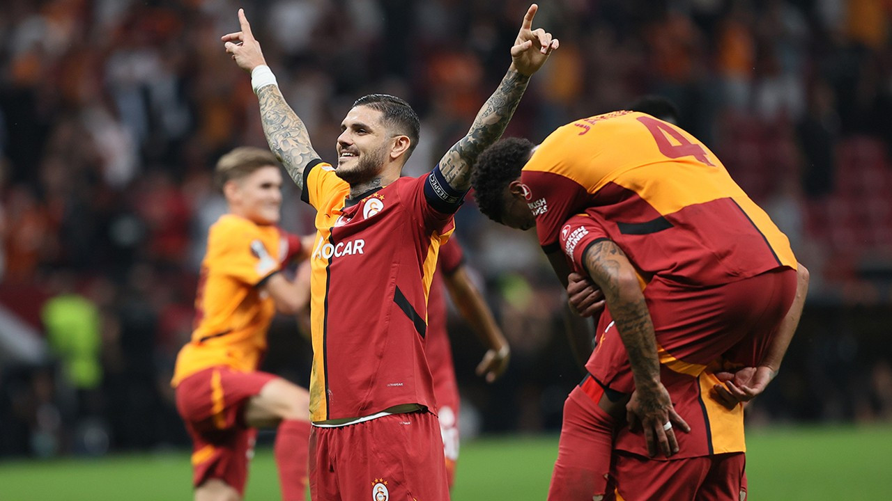 Galatasaray'ın forma sırt sponsoru Pasifik Holding oldu