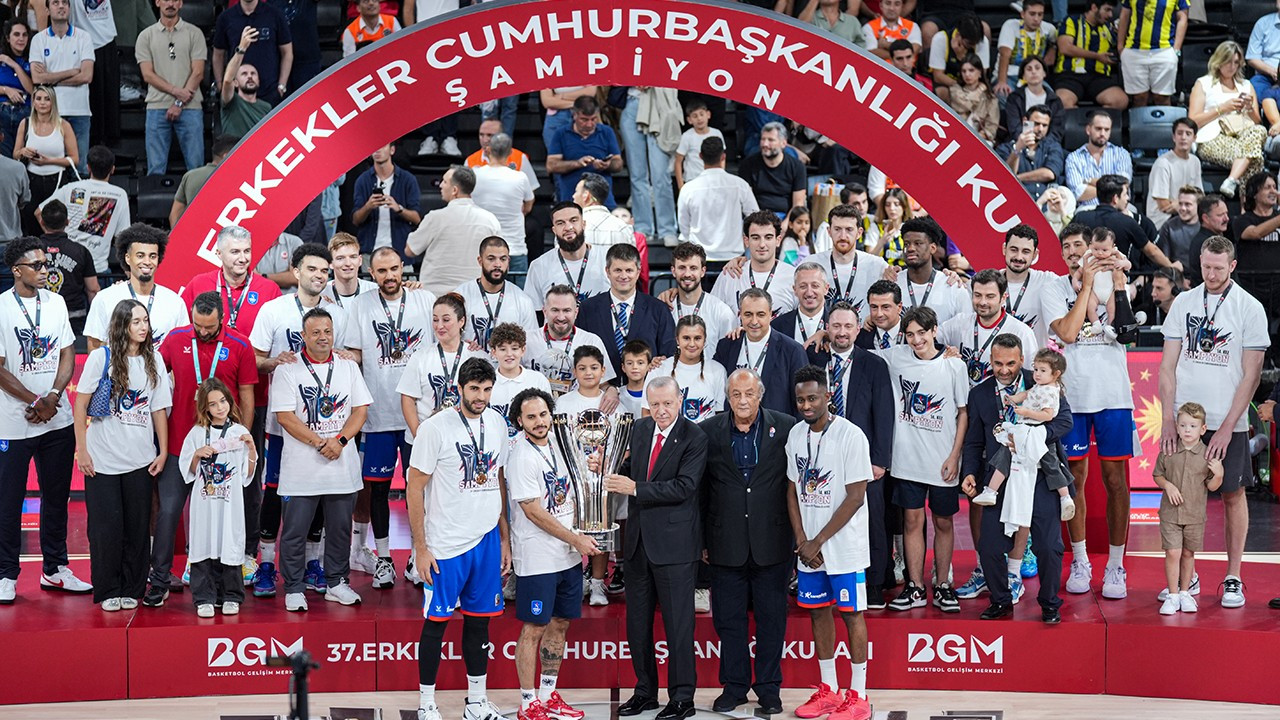 Cumhurbaşkanlığı Kupası'nı Anadolu Efes kazandı