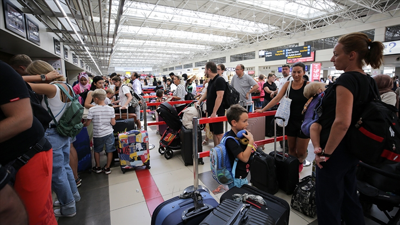 15 milyon yabancı turist tatil için bu sene Antalya'yı tercih etti