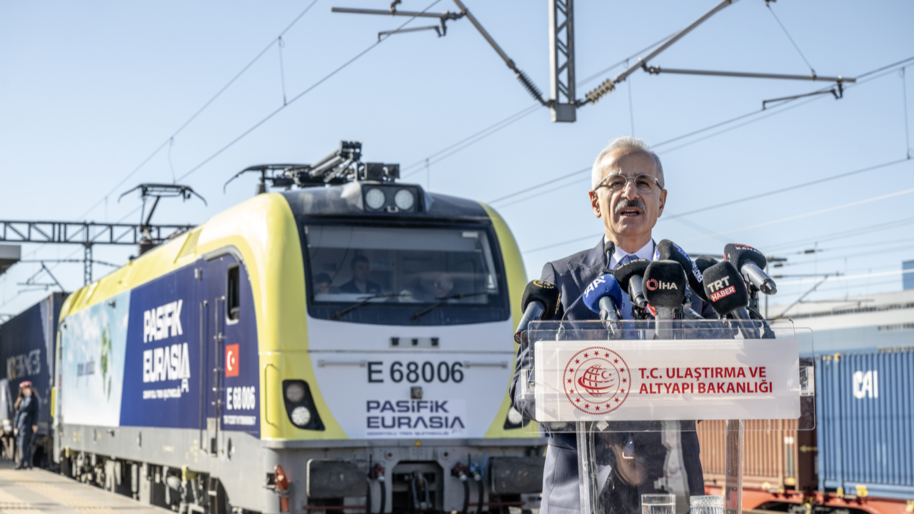 Yılda 600 milyon Euro'luk ihracat yükü taşıması planlanan ilk özel yük treni sefere başladı