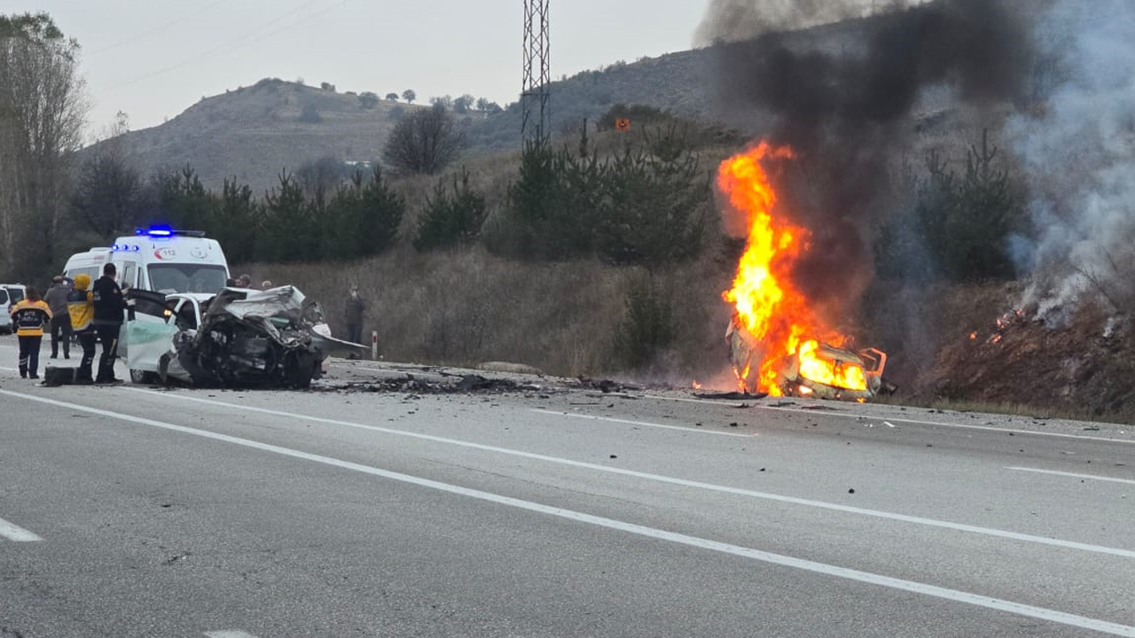 Erzincan'da feci kaza! 5 kişi hayatını kaybetti