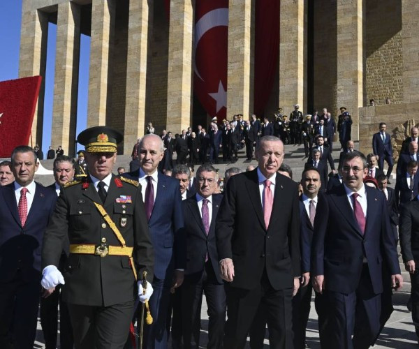 Devlet erkanı Anıtkabir'de