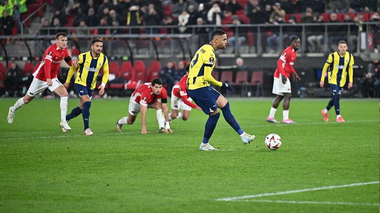 Fenerbahçe AZ Alkmaar'a farklı yenildi