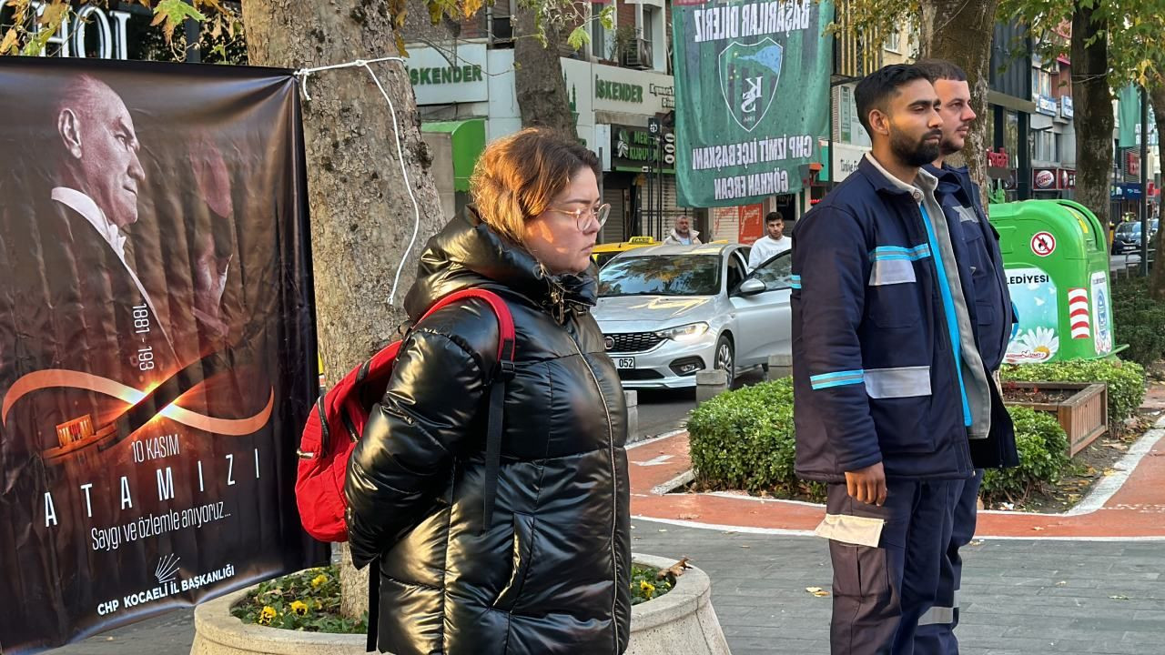 Sirenler çaldı, hayat durdu... Türkiye aynı anda, tek yürek Ata'sını andı - Sayfa 1