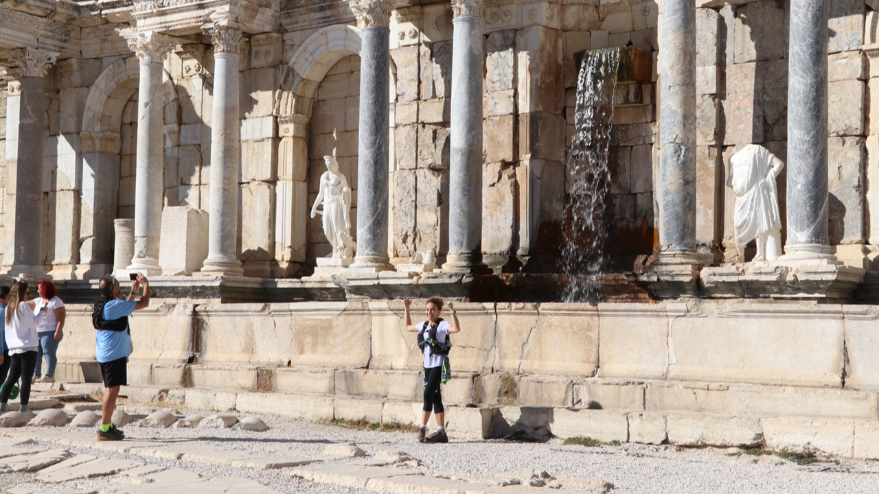 Sagalassos Antik Kenti'ndeki 1892 yıllık Hadrianus Çeşmesi gün yüzüne çıkarılıyor