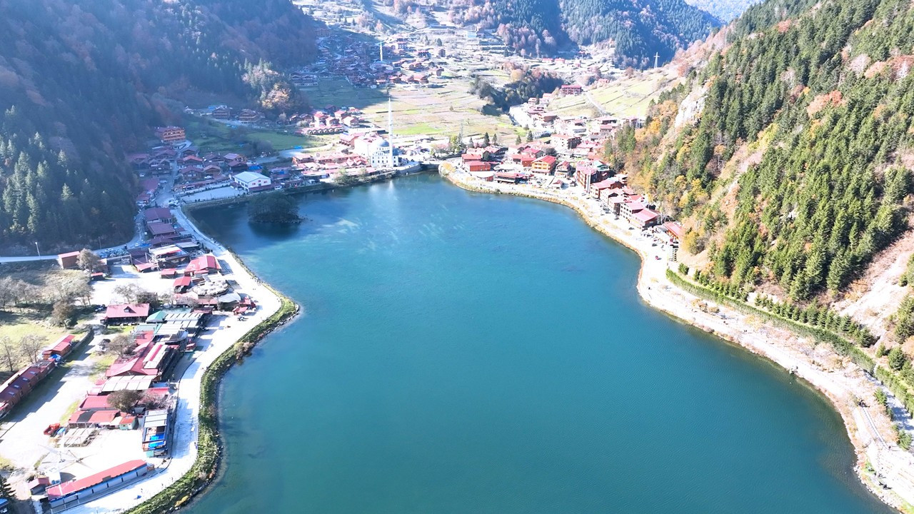 Bakan Kurum: Uzungöl'ün çevresi kaçak yapılardan temizlenecek