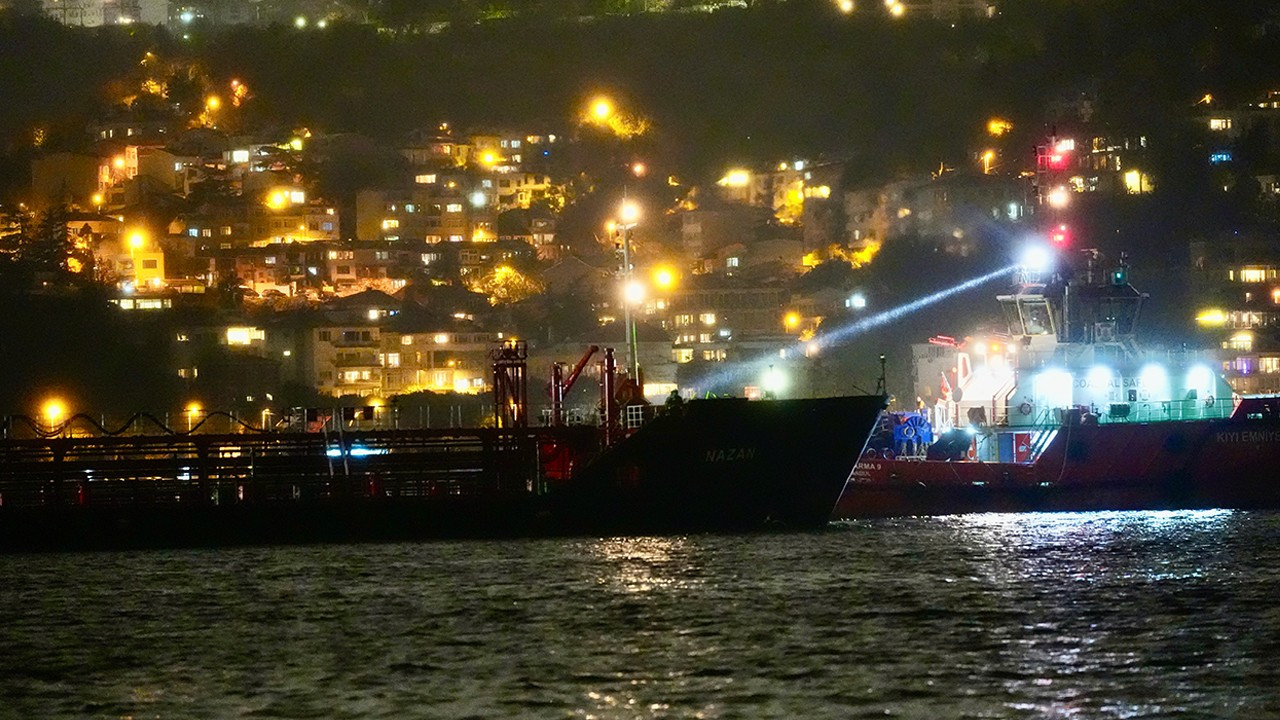 İstanbul Boğazı'nda gemi trafiği çift yönlü askıya alındı