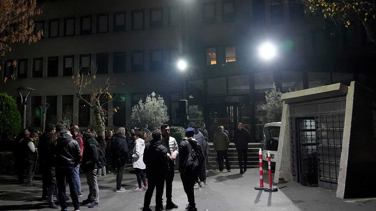 Kadıköy Belediyesi işçilerinin aldığı grev kararı bir dakika sürdü