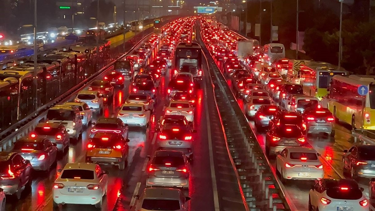 İstanbul'da trafik yoğunluğu yüzde 90'a ulaştı