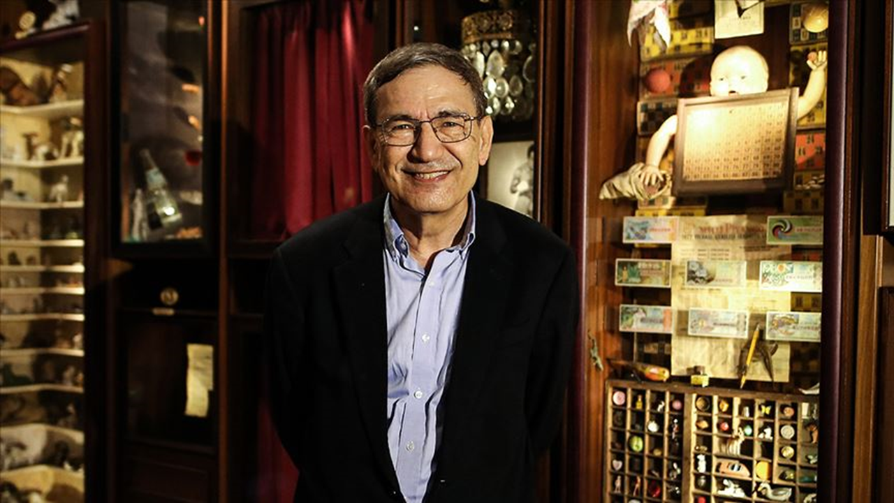 'Orhan Pamuk: Şeylerin Tesellisi' sergisi Prag'ta açıldı