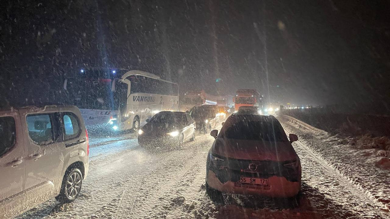 Anadolu Otoyolu'nun Bolu kesimi ulaşıma kapandı