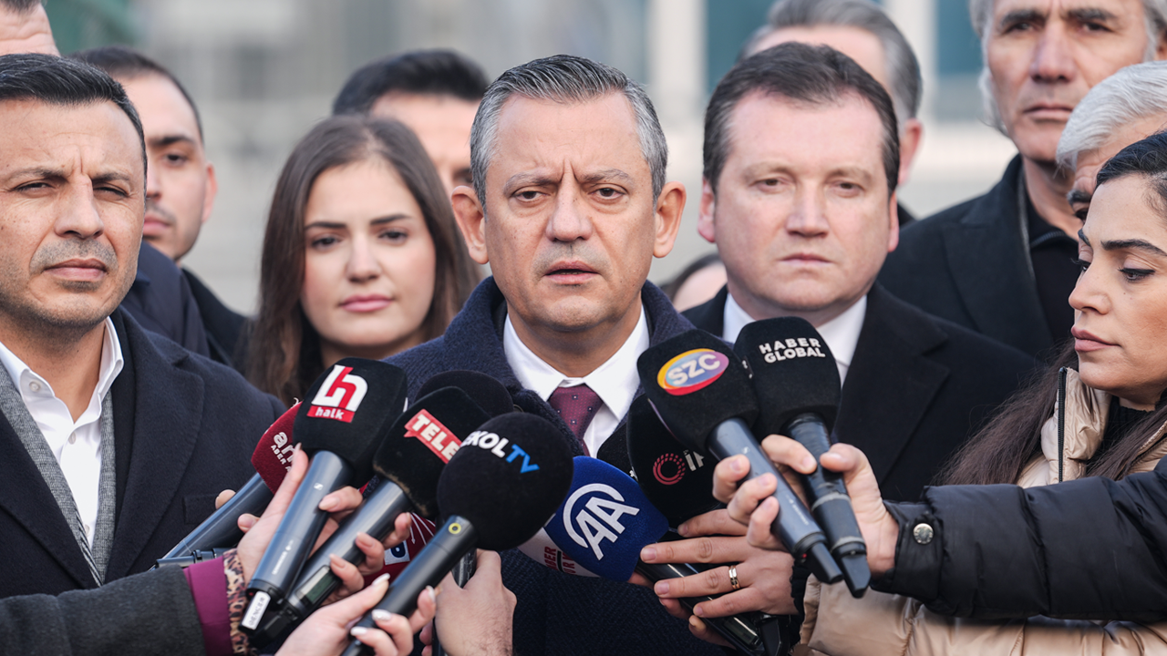 CHP lideri Özel'den Ahmet Özer'e Silivri'de ziyaret