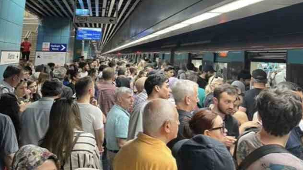 Son Dakika: Marmaray'da intihar girişimi: 15 yaşındaki kız çocuğu raylara atladı!