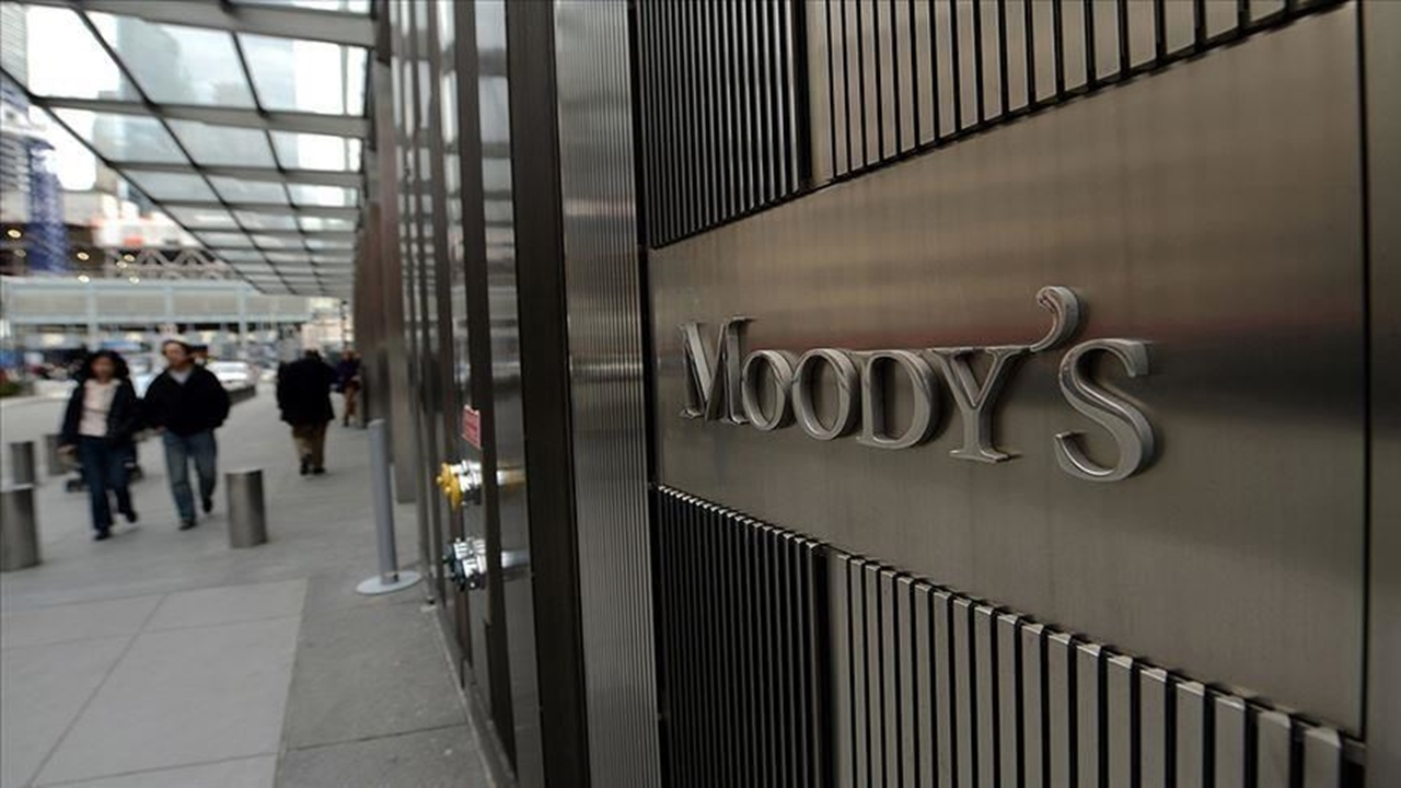 Moody's, Fransa'nın kredi notunu düşürdü