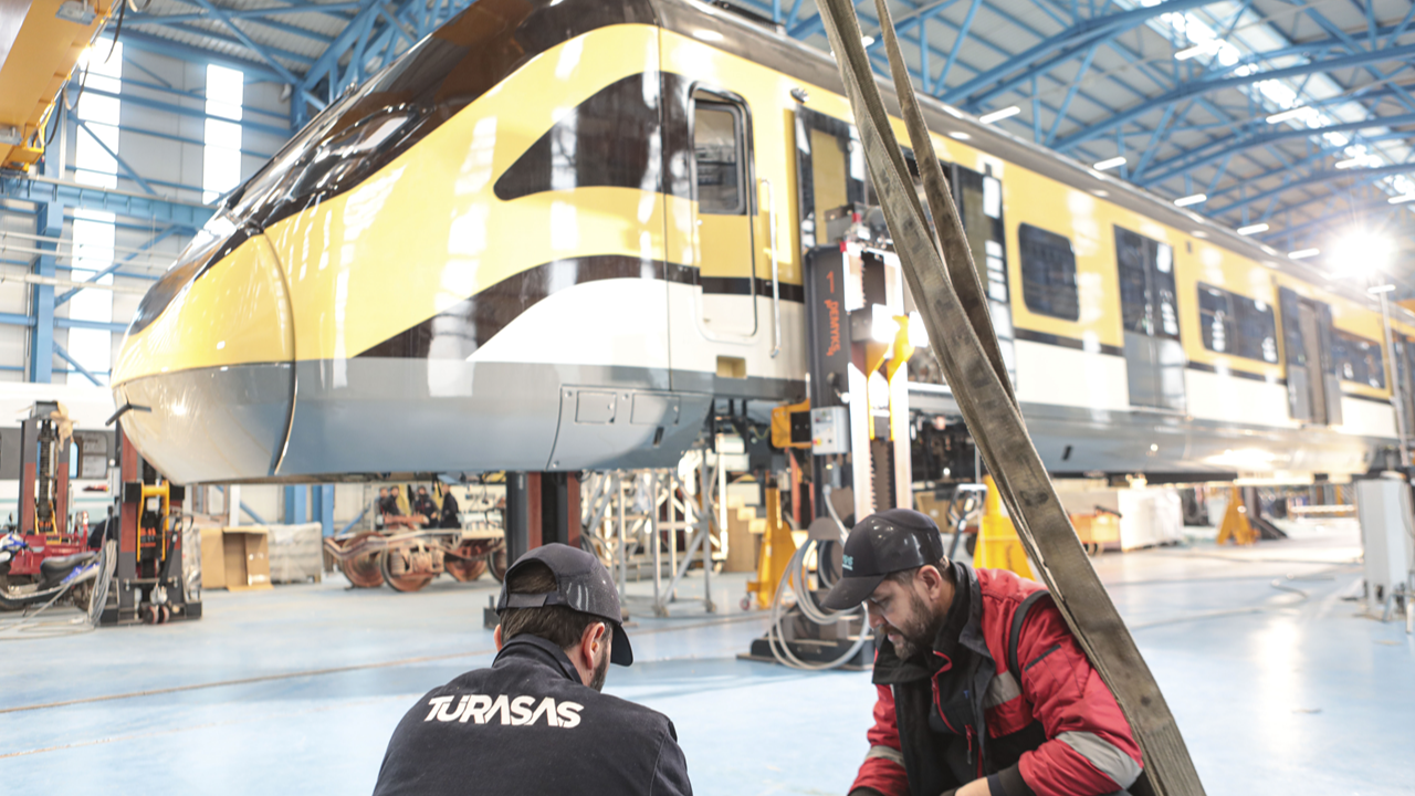 Ulaştırma Bakanı Uraloğlu Milli Banliyö Tren Seti Projesi'ni değerlendirdi