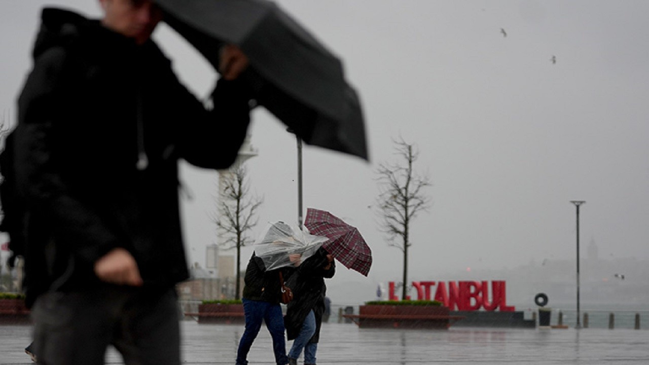 İBB, AKOM'u işaret ederek uyardı: Kuvvetli yağış İstanbul'u esir alacak