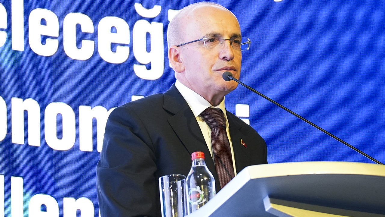 Bakan Şimşek'ten akaryakıtta enflasyona göre fiyat mesajı!