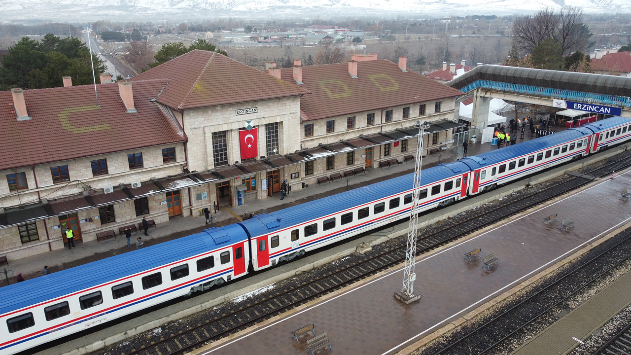 Yeni sezonun ilk seferi yapıldı! Turistik Doğu Ekspresi Erzincan'a ulaştı