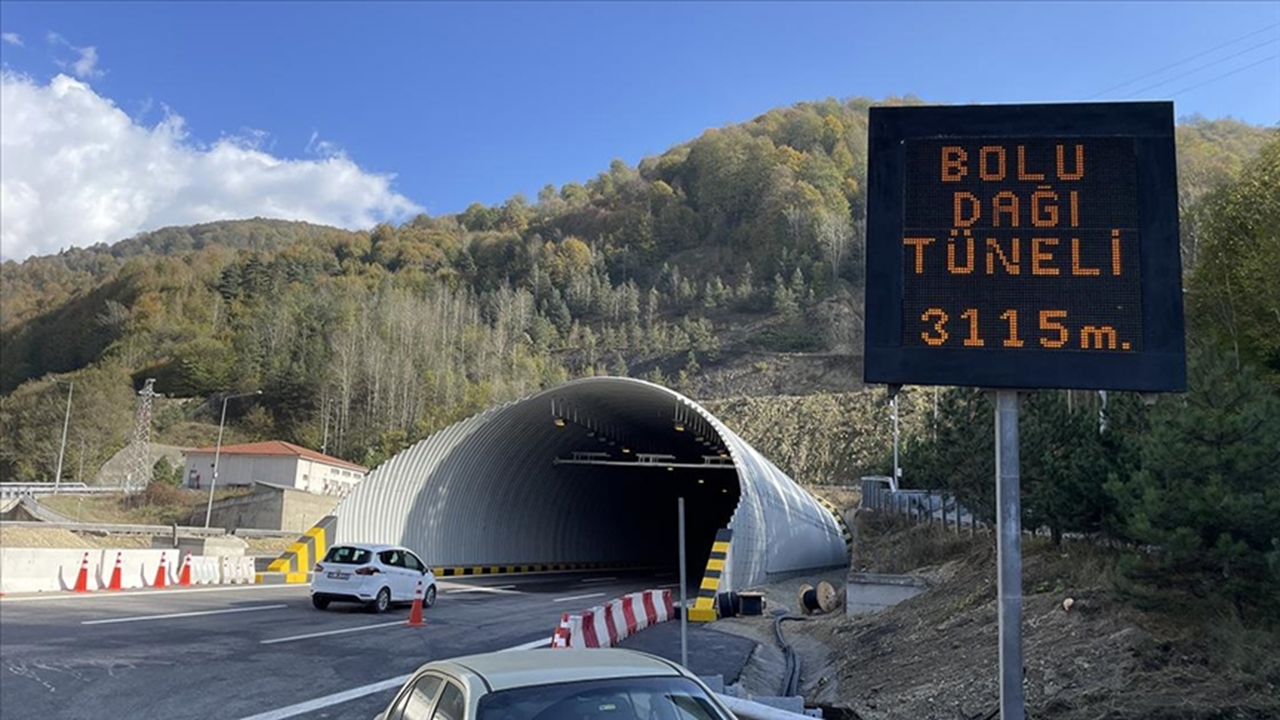 Anadolu Otoyolu'nun bir bölümü geçici süreyle ulaşıma kapatıldı