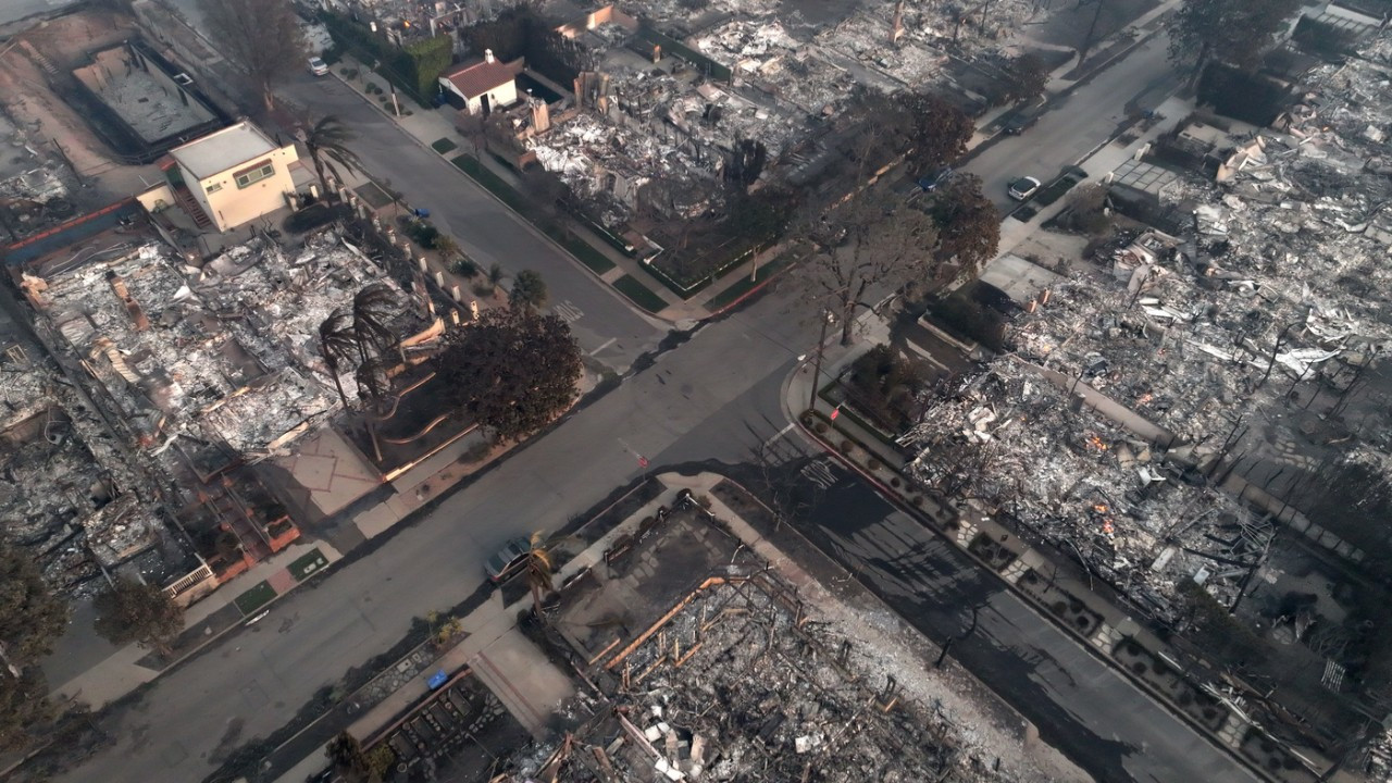 Los Angeles’ta yangın krizi! 33 bin kişi tahliye ediliyor