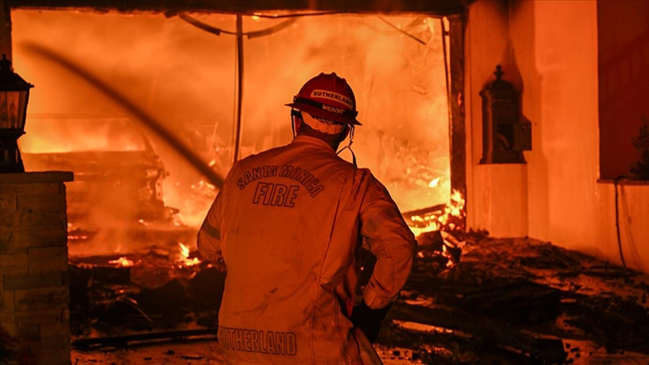 On binlerce dönümlük alanın kül olduğu California yangınlarında ölü sayısı artıyor