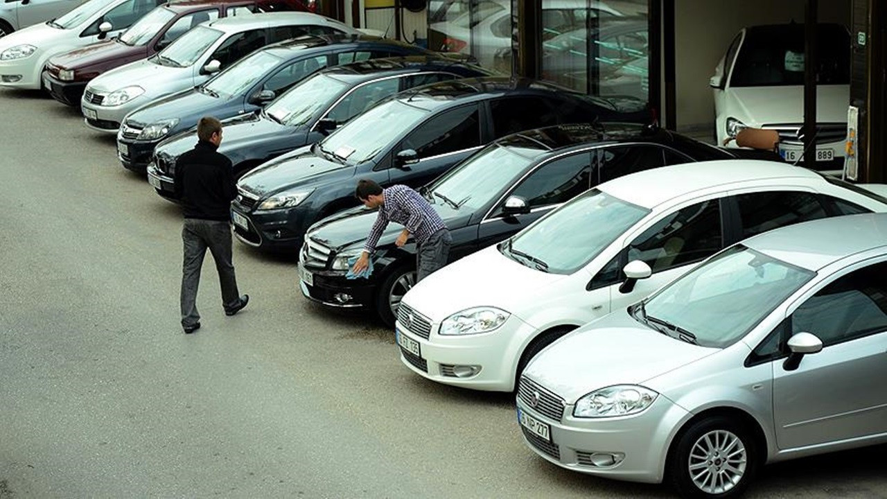 İkinci el çevrim içi oto pazarında en çok hangi markalar satıldı?