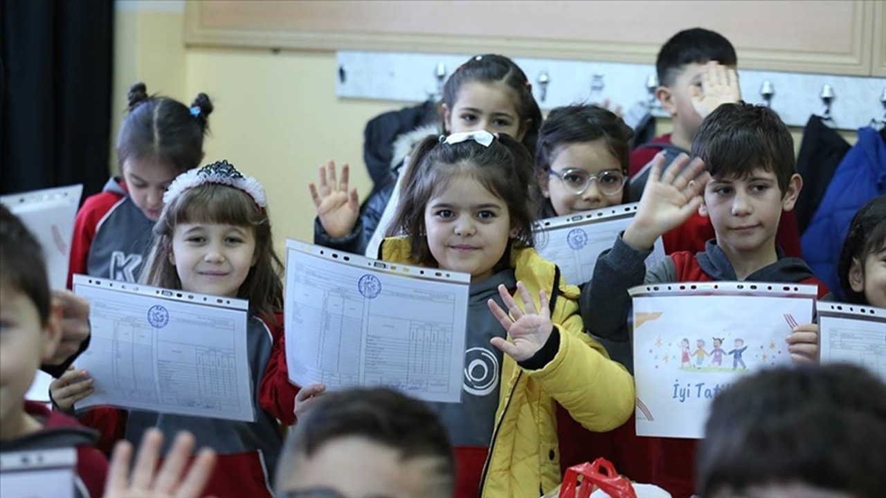 Ara tatil başlıyor: 20 milyon öğrenci karne alacak!