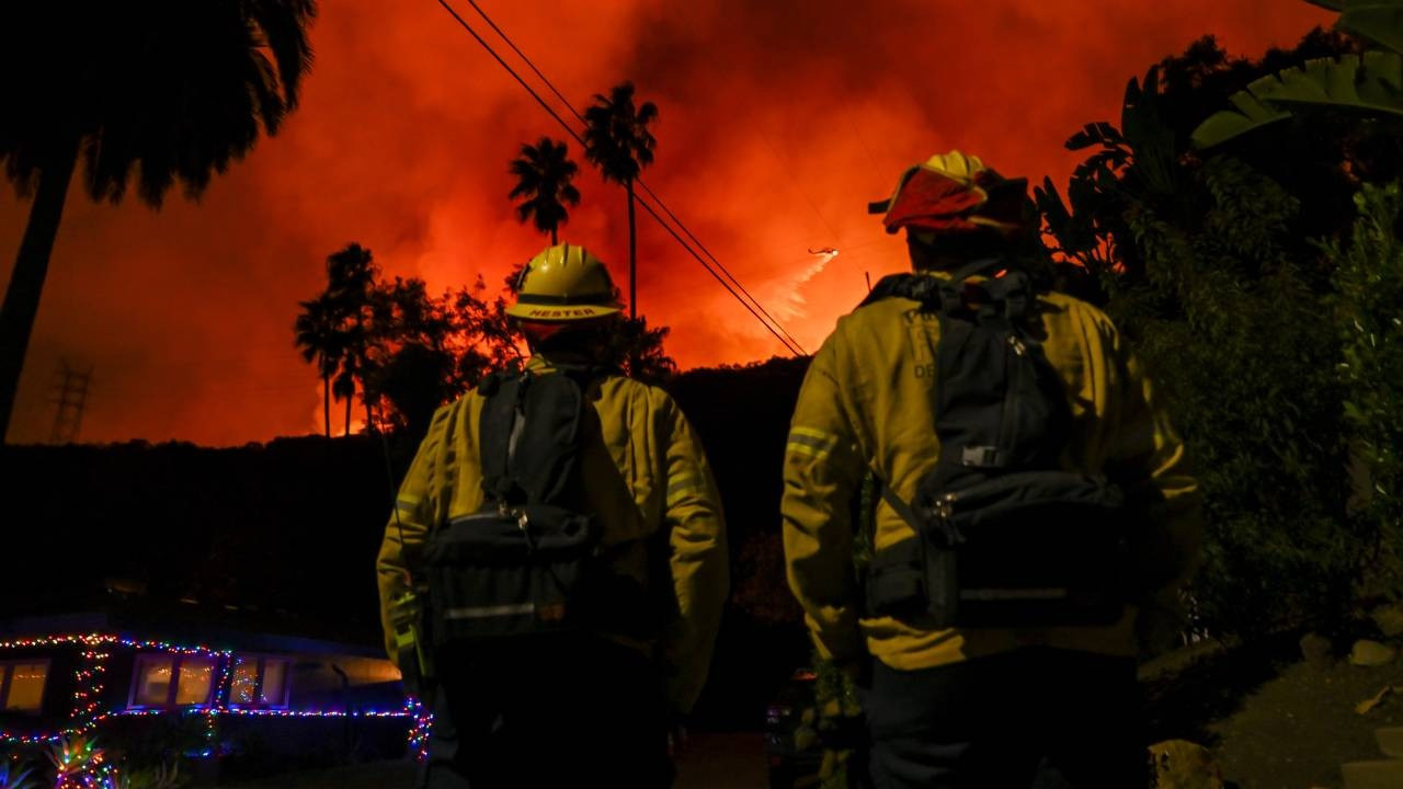 Los Angeles'ta yangın yeniden başladı! 30 bin kişiye tahliye emri