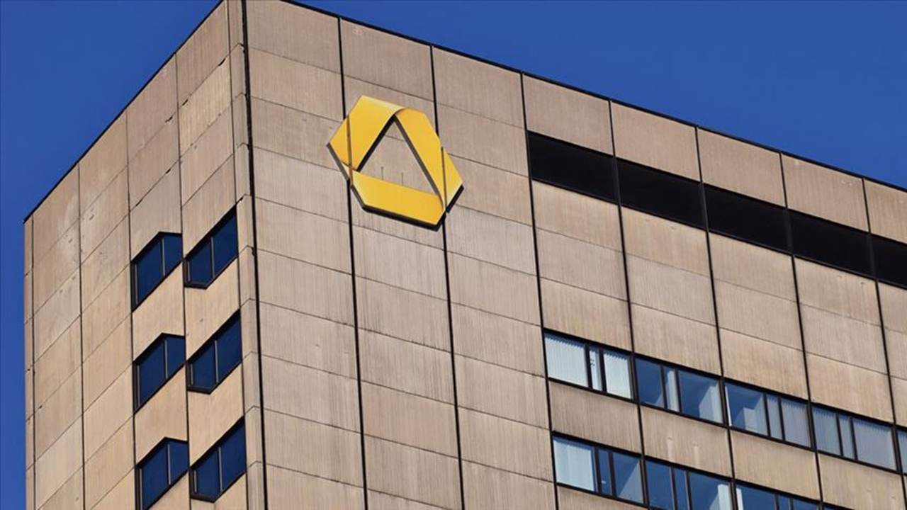 Commerzbank: UniCredit’ten resmi teklif gelmeden görüşme yok!