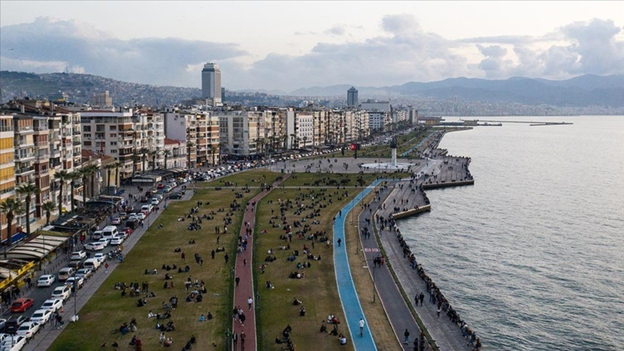 İzmir'de mart ayı sıcaklığı rekor kırdı!