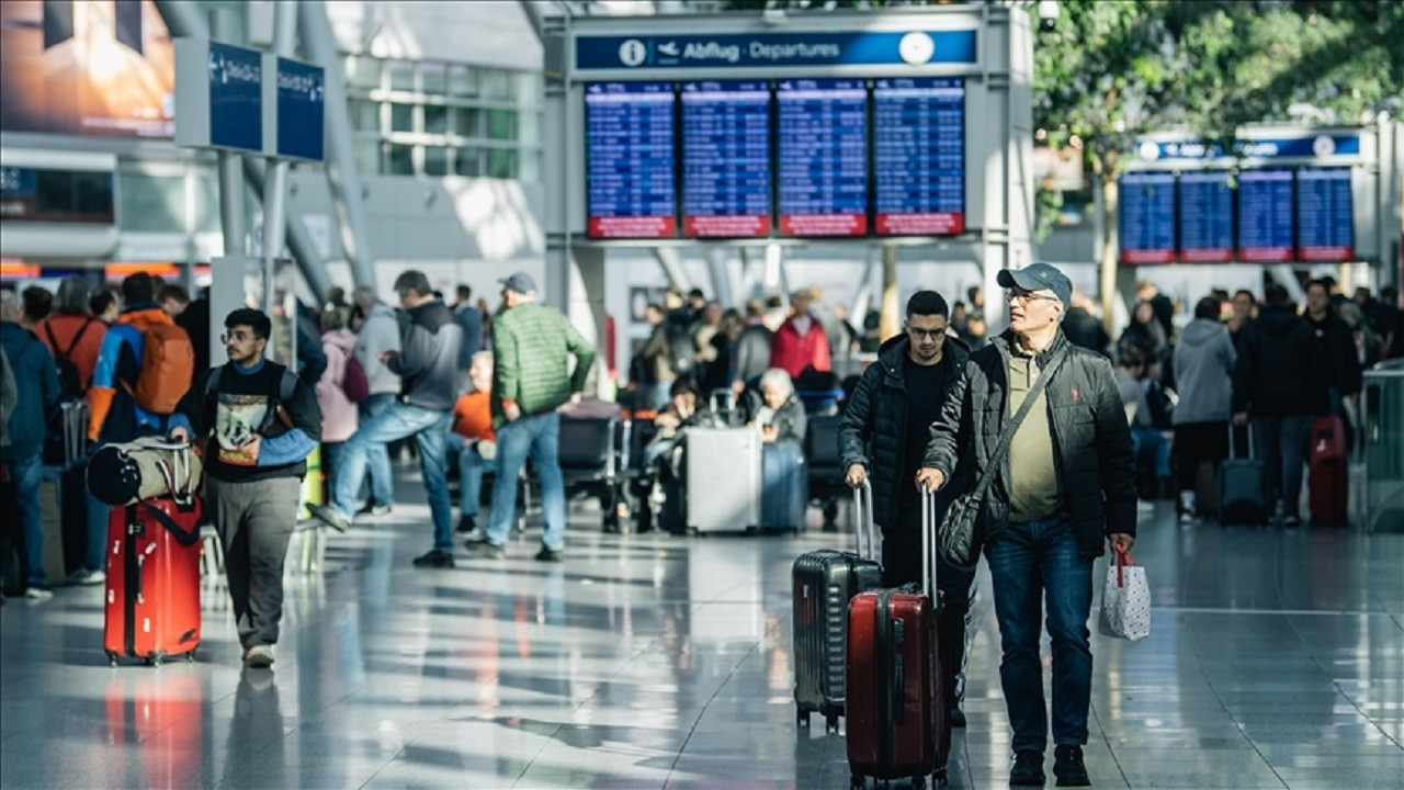 Almanya'da grevin ardından hava trafiği yeniden başladı