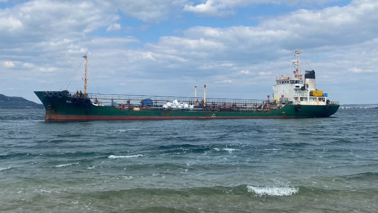 Çanakkale Boğazı'nda tanker karaya oturdu!