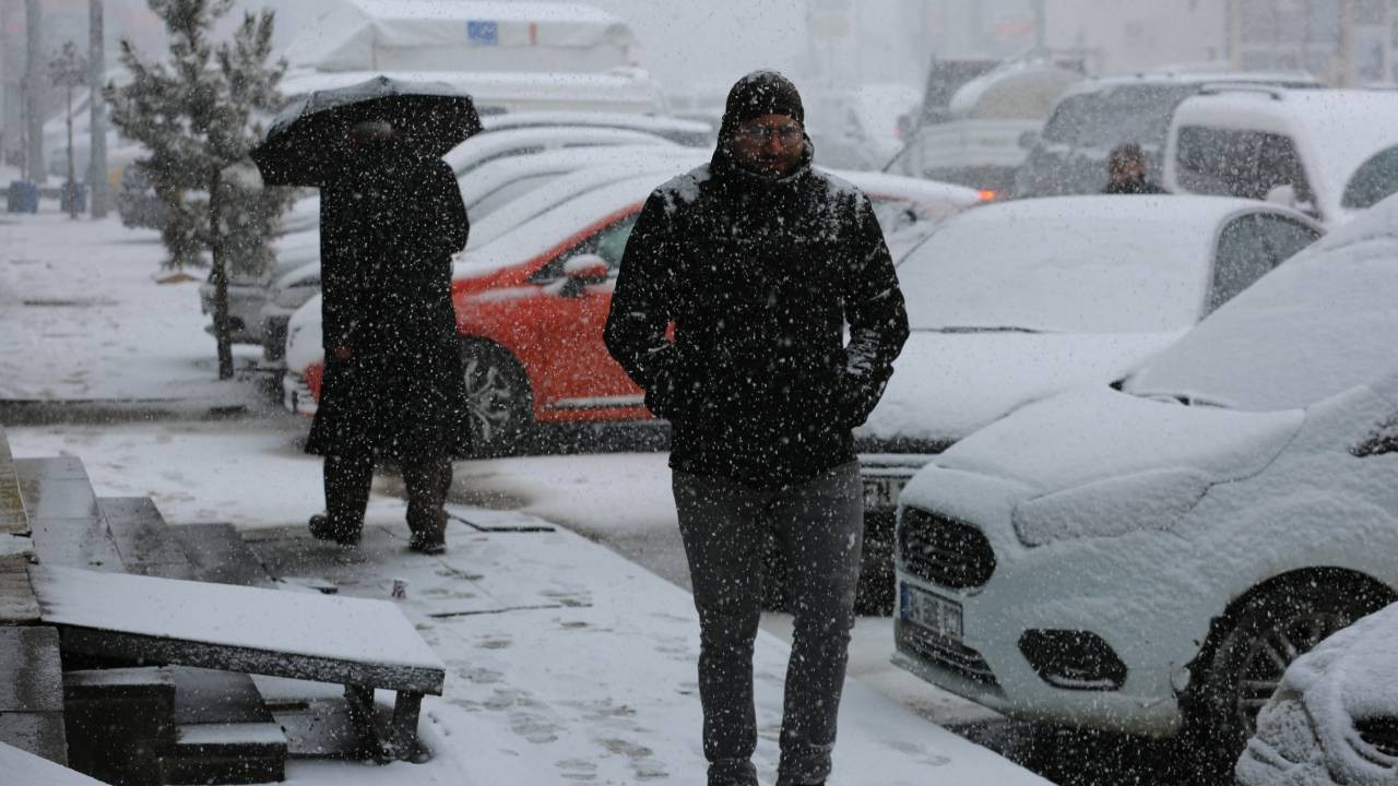 Meteoroloji'den 8 il için kritik uyarı: Sağanak, kar, buzlanma...