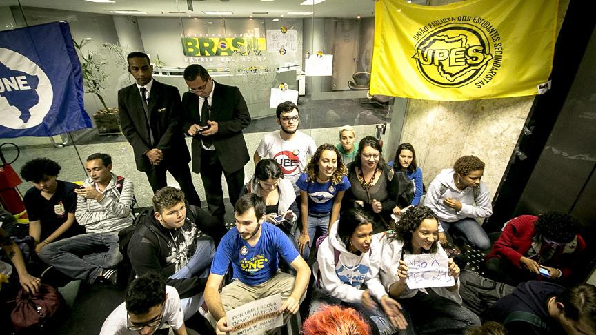Brezilya'da bir gurup öğrenci başkanlık ofisini işgal etti