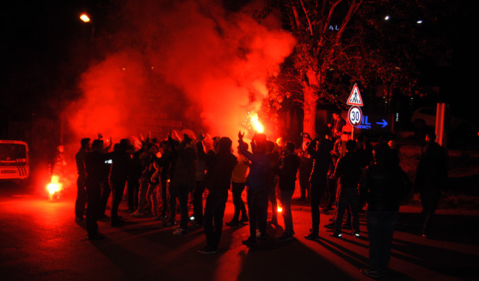 Fenerbahçe taraftarından protesto