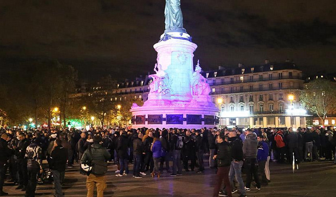 Fransız polisinden Paris'te izinsiz gösteri