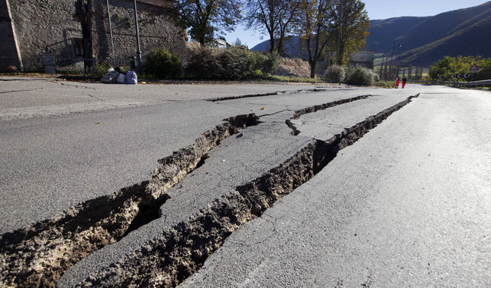 İtalya'da deprem korkuttu