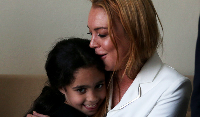 Lindsay Lohan'dan Suriyeli aileye ziyaret