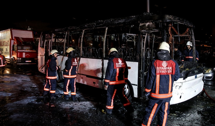 Bakırköy'de otobüs kundaklandı