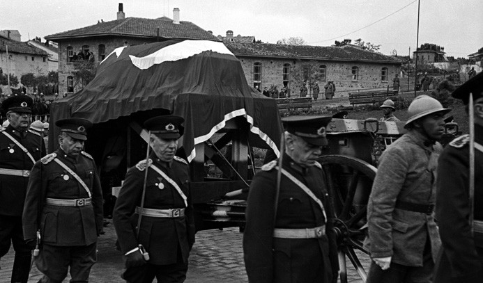 Atatürk'ün naaşı Anıtkabir'e böyle taşındı