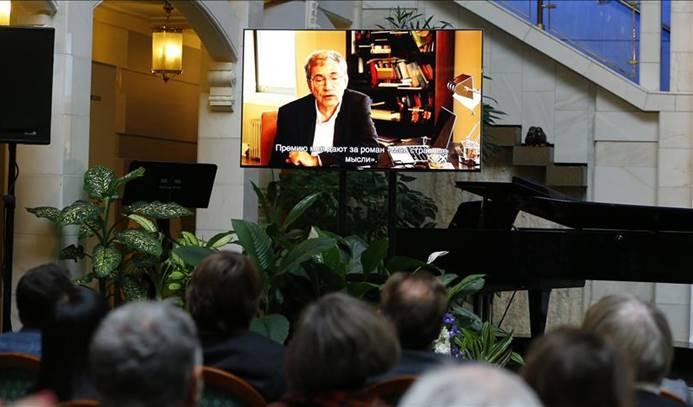 Rusya'dan Orhan Pamuk'a yabancı edebiyat ödülü