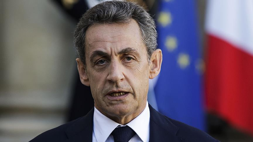 Sarkozy seçim yarışından elendi