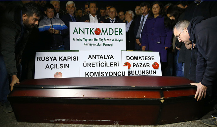 Antalya Hali'nde "tabutlu" protesto