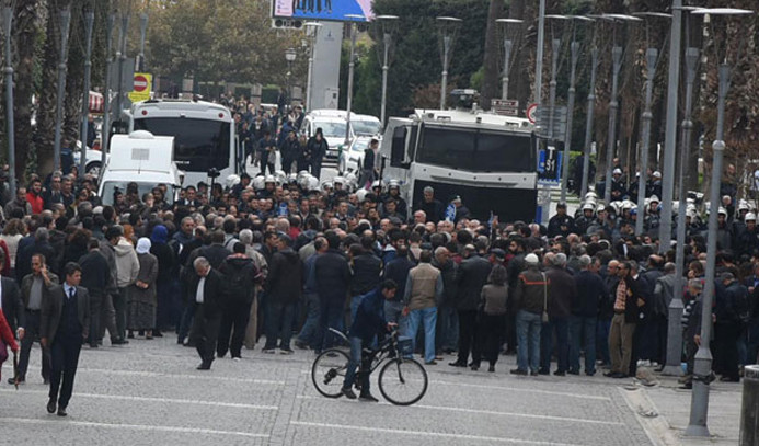 İzmir ve Ankara'da gözaltılar protesto edildi