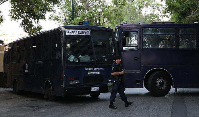 Atina'da Çalışma Bakanlığına bomba bırakıldı