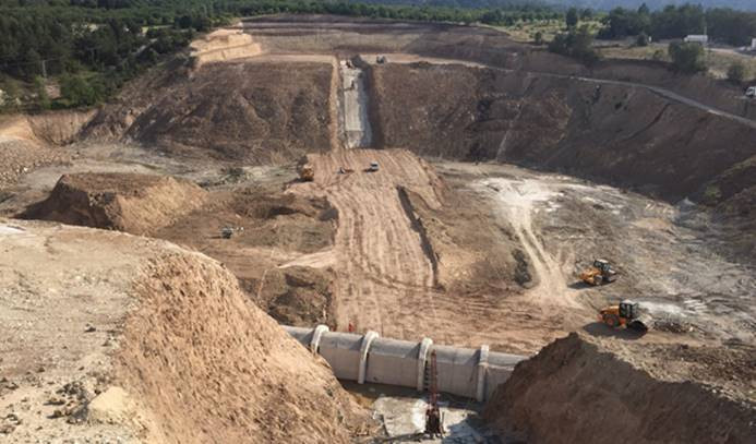 Akçay Barajı'nın yüzde 30'luk kısmı tamamlandı