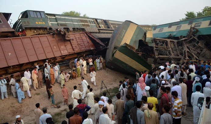 Pakistan'da tren kazası: 6 ölü